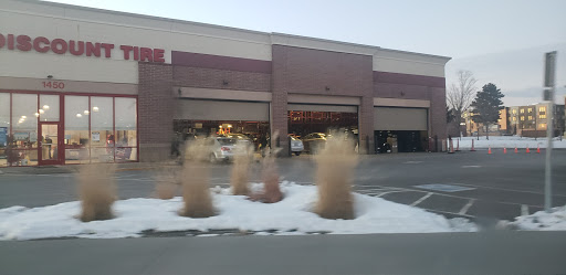 Tire Shop «Discount Tire Store - Brooklyn Center, MN», reviews and photos, 1450 Shingle Creek Pkwy, Brooklyn Center, MN 55430, USA