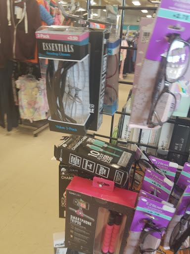 Clothing Store «Rugged Wearhouse», reviews and photos, 6096 Rose Hill Dr, Alexandria, VA 22310, USA