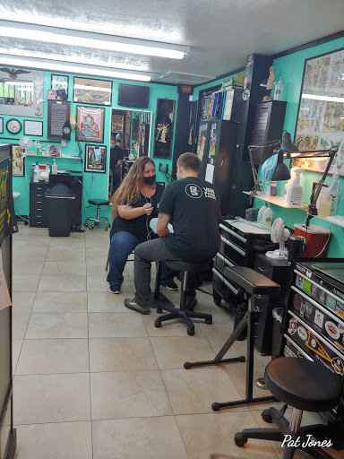 Tattoo Shop «Hold Fast Tattoo and Body Piercing», reviews and photos, 5153 S Ridgewood Ave, Port Orange, FL 32127, USA