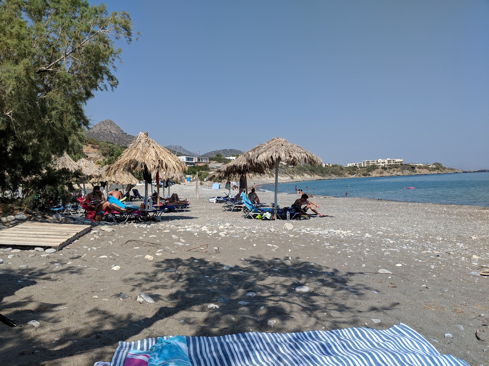 Fotografie cu Kaki Skala beach cu o suprafață de apa pură turcoaz