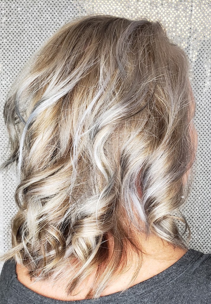 Couture Hair and Day Spa 61071