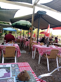 Atmosphère du Restaurant français Auberge du Lac à Saint-Fargeau - n°9
