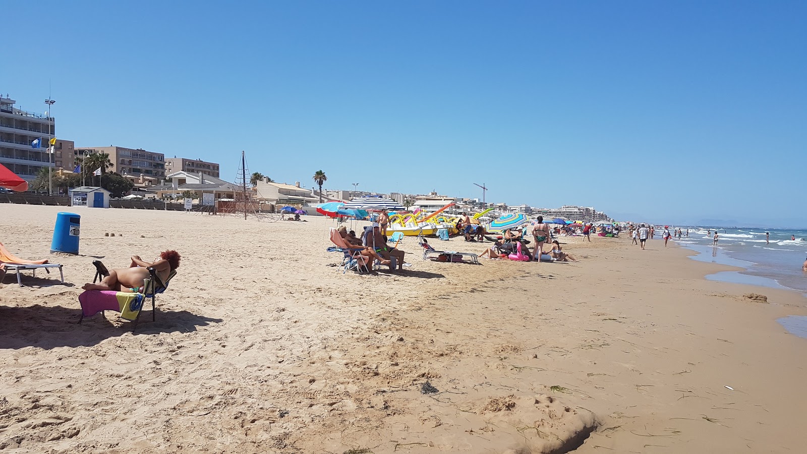 Foto de Playa la Roqueta área de servicios