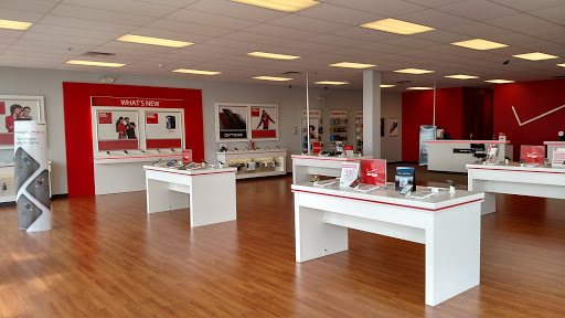 Cell Phone Store «GoWireless Verizon Authorized Retailer», reviews and photos, 12640 S Orange Blossom Trail #100, Orlando, FL 32837, USA