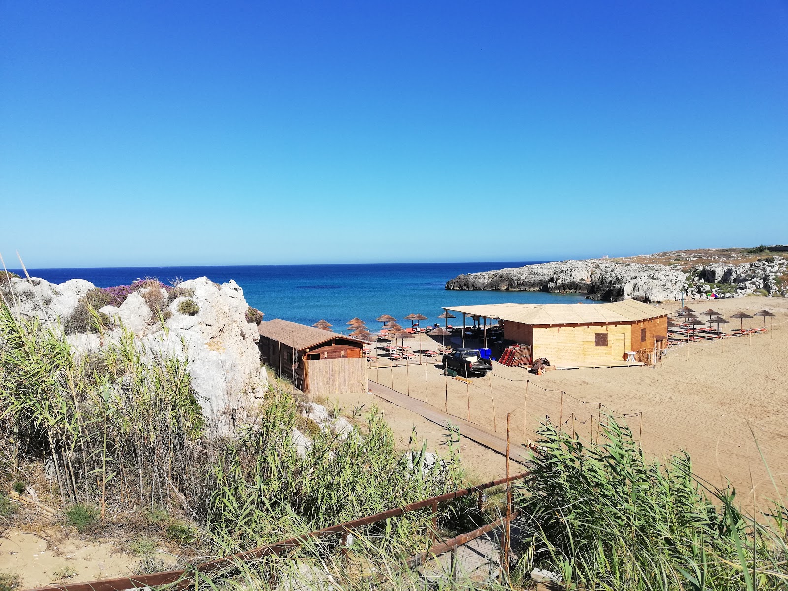 Foto von Spiaggia Cavettone mit kleine bucht