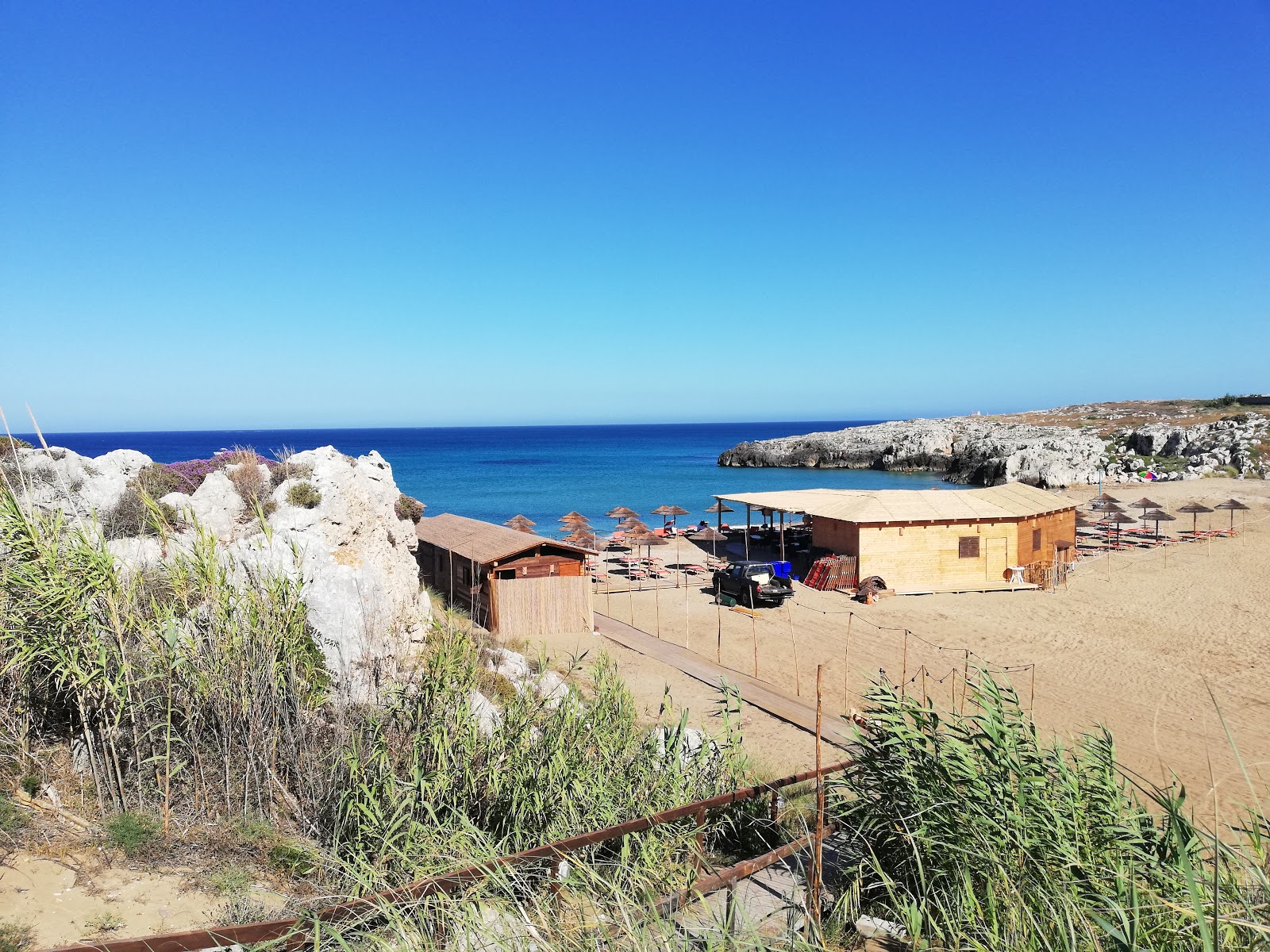 Fotografie cu Spiaggia Cavettone cu nivelul de curățenie scăzut