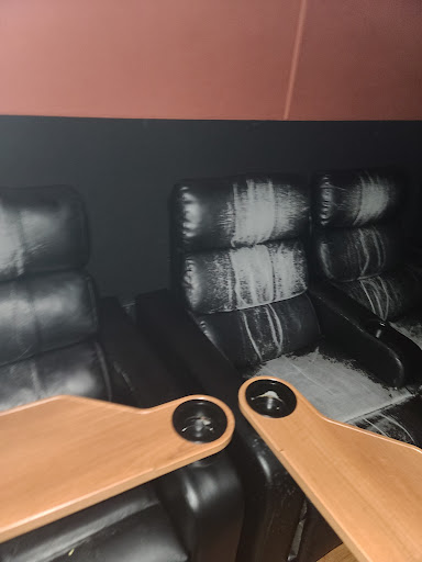 Movie Theater «Regal Cinemas Dulles Town Center 10», reviews and photos, 21100 Dulles Town Cir #203, Sterling, VA 20166, USA