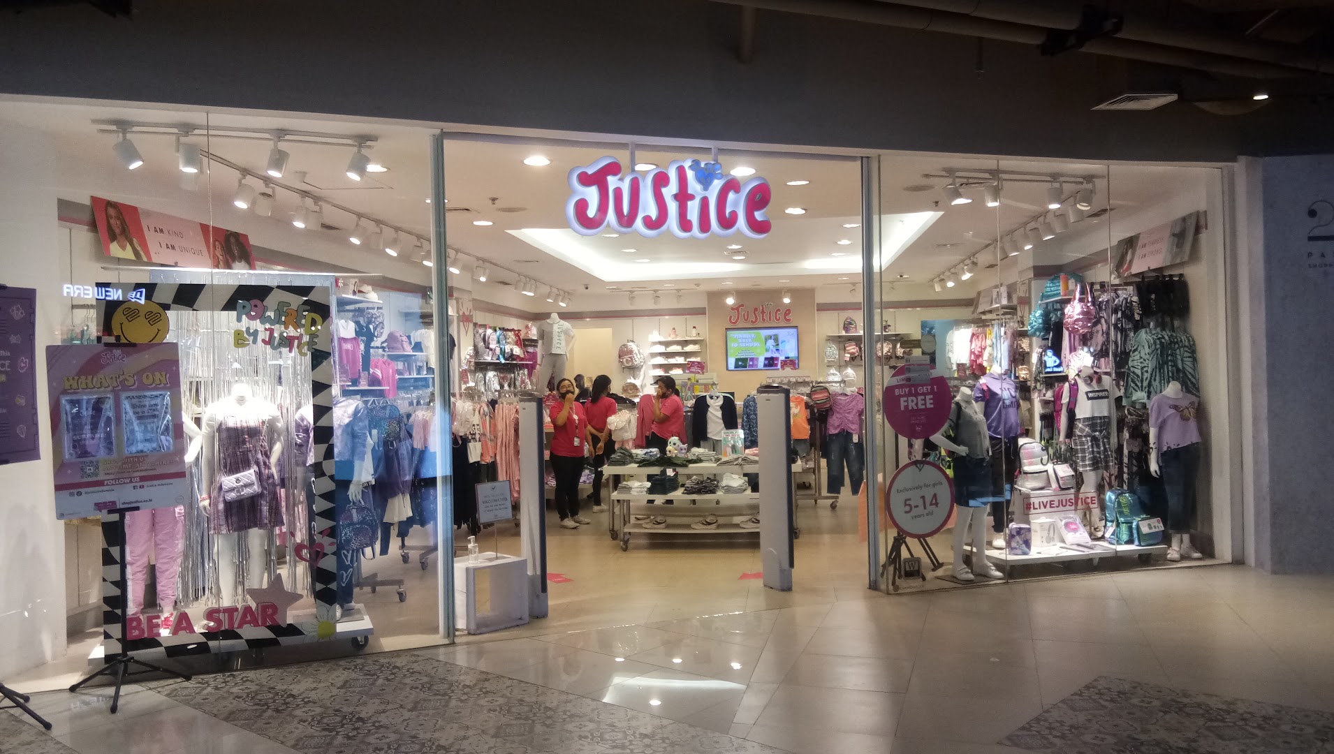Justice 23 Paskal Shopping Center Photo