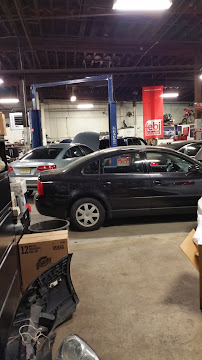 Quattrohaus - Photo 9 - Car repair in Newark, NJ, Newark