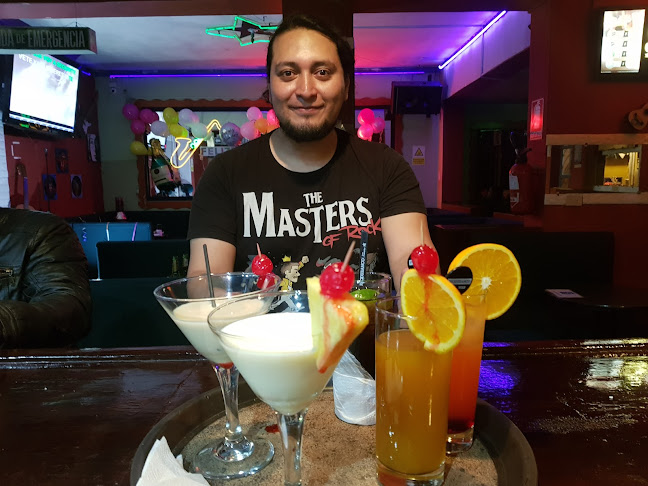 Julio's bar karaoke 2 - Quito