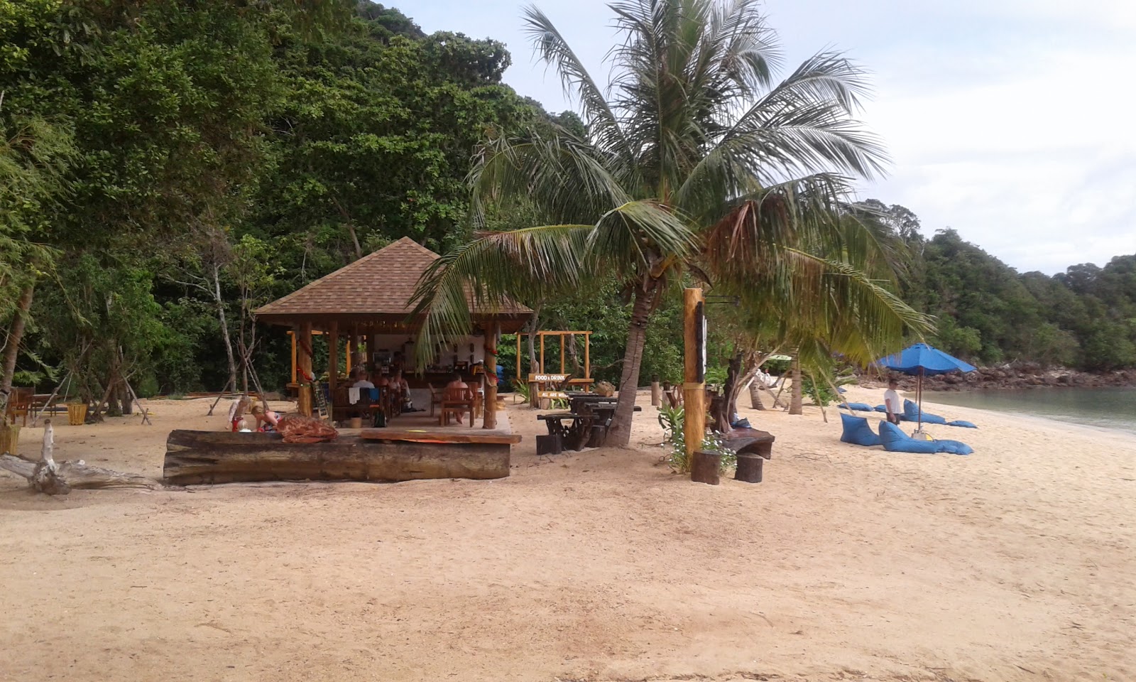 Photo de Koh Ngai Paradise Beach - endroit populaire parmi les connaisseurs de la détente