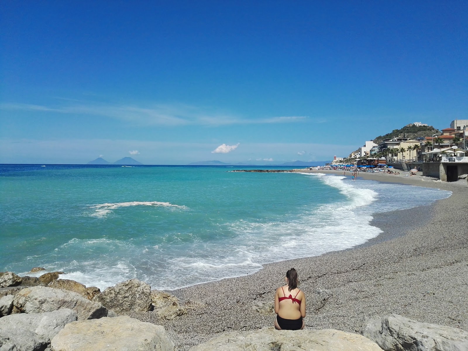 Foto di Capo d'Orlando con una superficie del acqua cristallina