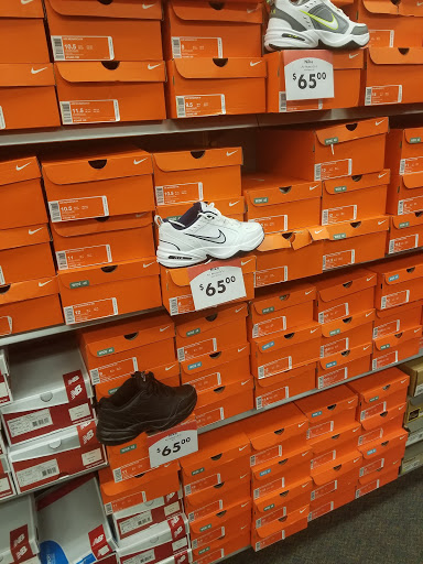 Shoe Store «Shoe Carnival», reviews and photos, 5005 Salem Ave, Dayton, OH 45426, USA