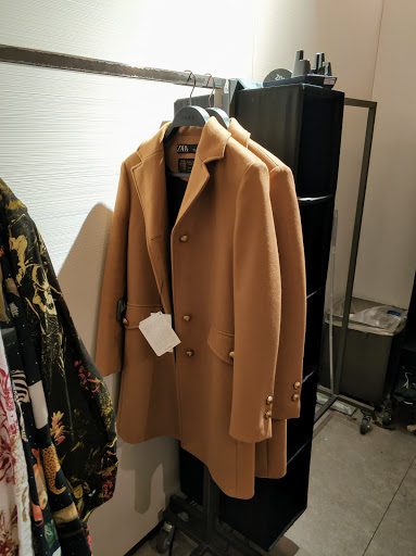 Stores to buy women's camel coats Roma