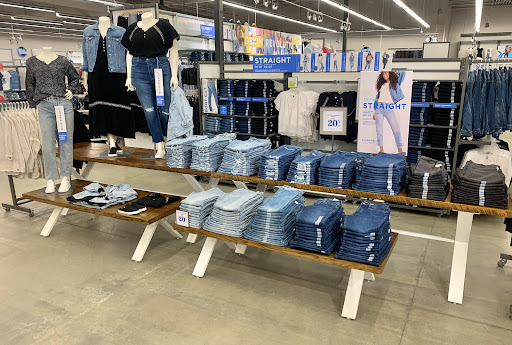 Clothing Store «Old Navy», reviews and photos, 90 Pleasant Valley St, Methuen, MA 01844, USA