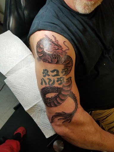 Tattoo Shop «Chicky Tattwo Tattoo Parlor», reviews and photos, 2001 W Main St, Leesburg, FL 34748, USA