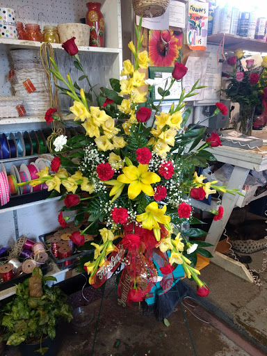 Florist «Green Acres Garden Center & Florist», reviews and photos, 1917 W 4th St, Coffeyville, KS 67337, USA
