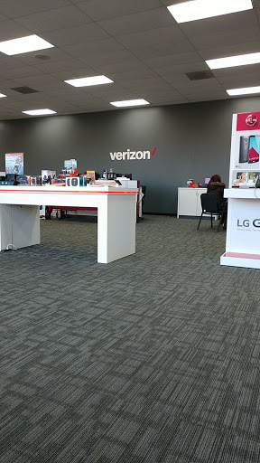 Cell Phone Store «Verizon Authorized Retailer - A Wireless», reviews and photos, 1120 Murfreesboro Rd, Franklin, TN 37064, USA
