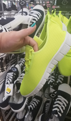 Variety Store «Five Below», reviews and photos, 1730 W Fullerton Ave #17, Chicago, IL 60614, USA