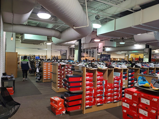 Shoe Store «DSW Designer Shoe Warehouse», reviews and photos, 60 NJ-17, Paramus, NJ 07652, USA