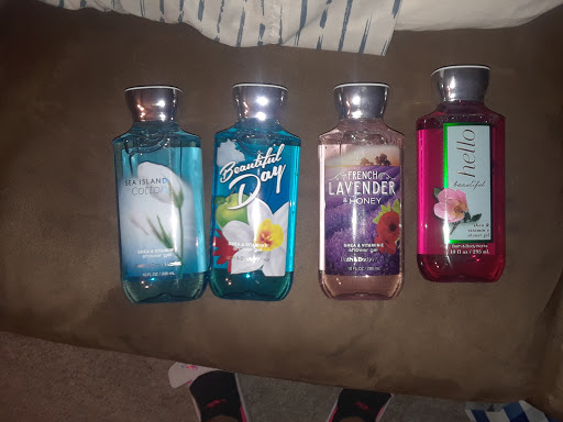 Beauty Supply Store «Bath & Body Works», reviews and photos, 1074 N Dixie Hwy, Elizabethtown, KY 42701, USA