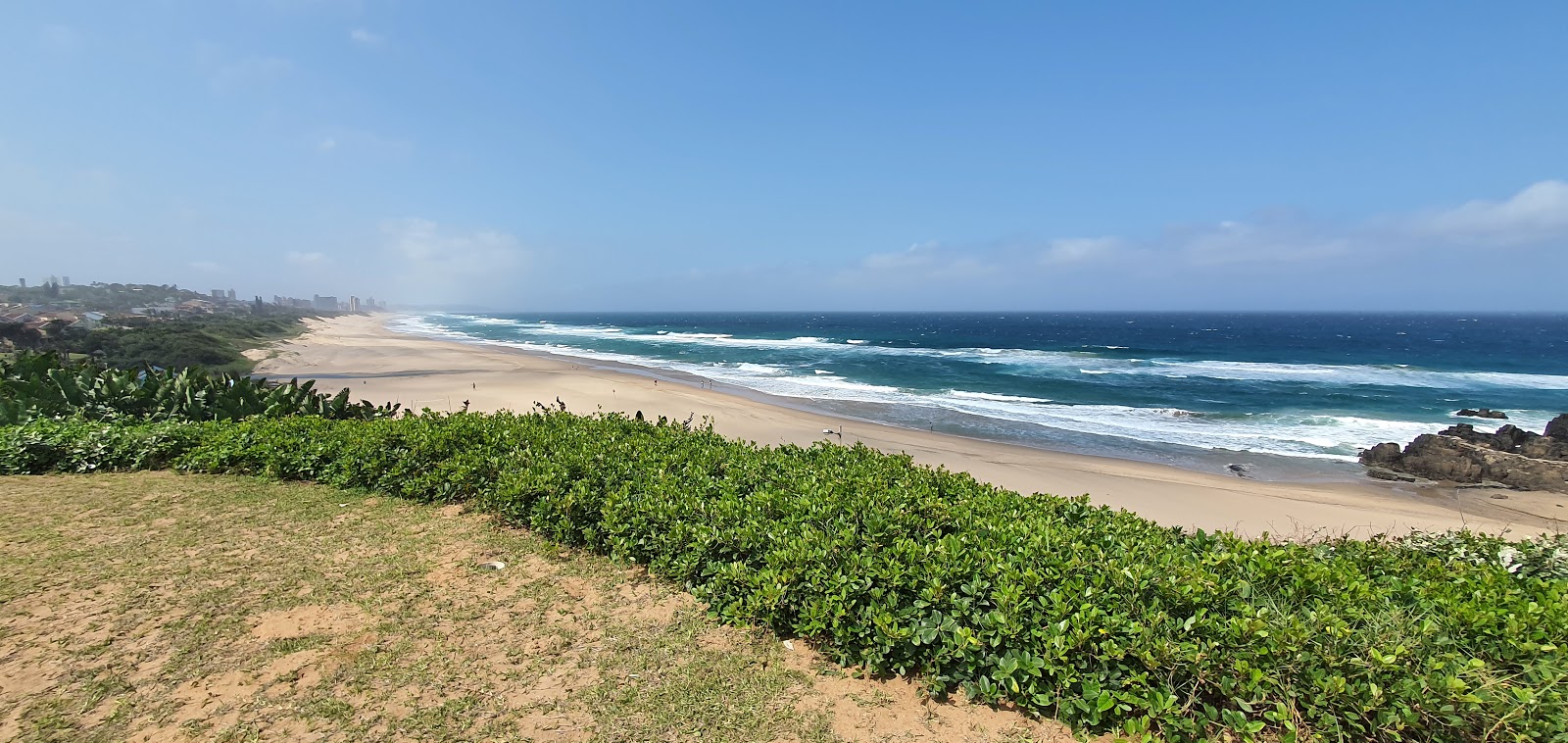 Foto av St Winifred's beach med ljus fin sand yta