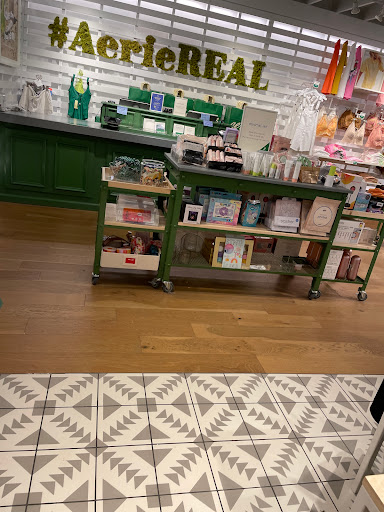 Clothing Store «AEO & Aerie Store», reviews and photos, 825 Dulaney Valley Rd #116, Towson, MD 21204, USA