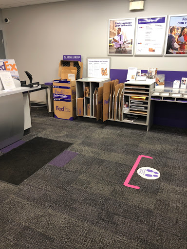 Shipping and Mailing Service «FedEx Ship Center», reviews and photos, 5313 Majestic Pkwy, Bedford Heights, OH 44146, USA