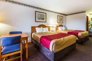 Econo Lodge Inn & Suites image