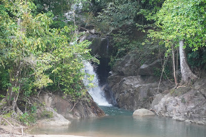 น้ำตกไร่เหนือ Rainua Waterfall
