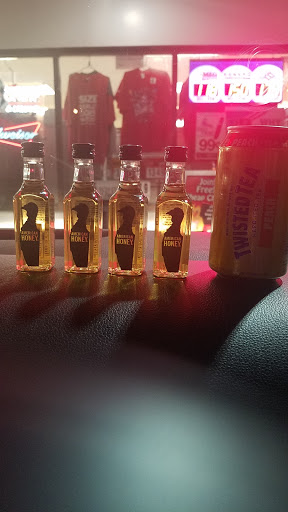 Liquor Store «Dirt Cheap», reviews and photos, 1119 Gravois Rd, Fenton, MO 63026, USA