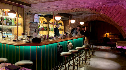 1880 cocktail bar