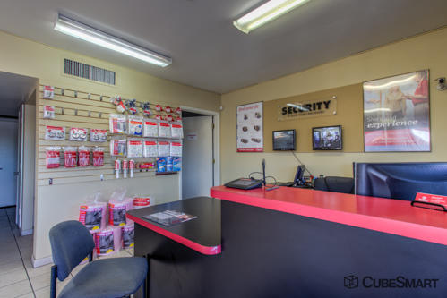 Self-Storage Facility «CubeSmart Self Storage», reviews and photos, 3899 N Oracle Rd, Tucson, AZ 85705, USA