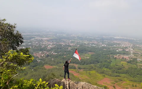 Puncak Gunung Kapur Ciampea image