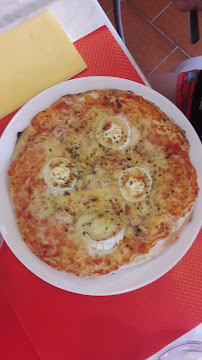 Plats et boissons du Pizzeria à l'Italia à Saint-Martin-de-Londres - n°13