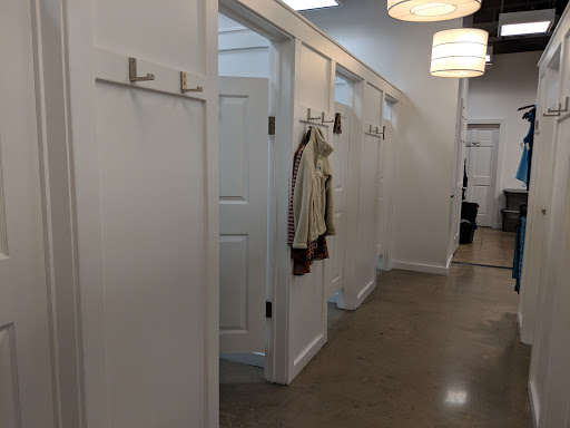 Clothing Store «Uptown Cheapskate», reviews and photos, 1038 Rockville Pike, Rockville, MD 20852, USA