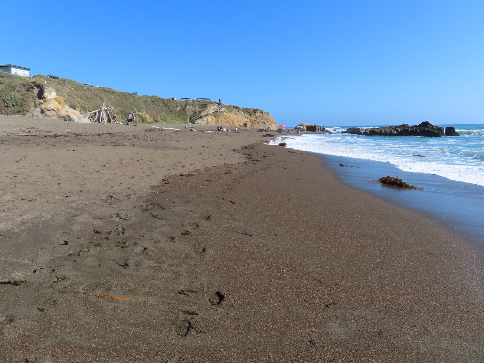 Moonstone Beach的照片 带有碧绿色水表面