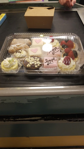 Grocery Store «Whole Foods Market», reviews and photos, 808 Massachusetts Ave, Arlington, MA 02476, USA