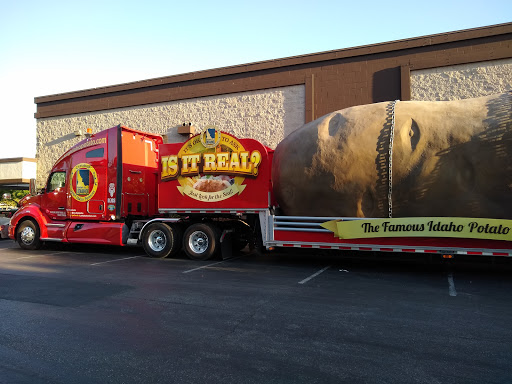 Shopping Mall «Vineyard Town Center Shopping Center», reviews and photos, 451 Vineyard Blvd, Morgan Hill, CA 95037, USA