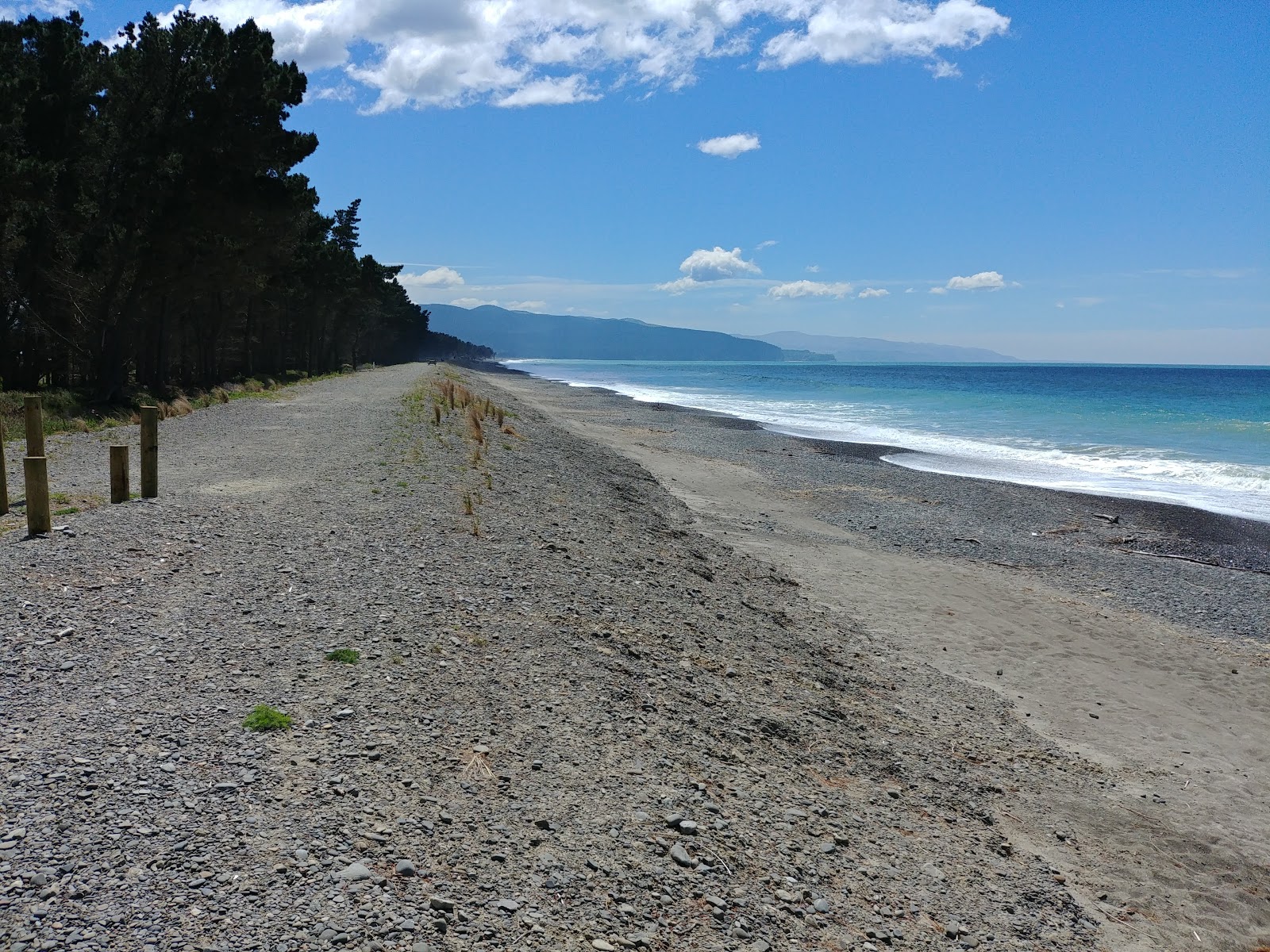 Foto von Amberley Beach mit graue kiesel Oberfläche