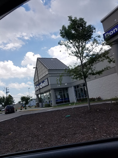 Thrift Store «Goodwill Warwick Retail Store», reviews and photos, 11061 Warwick Blvd, Newport News, VA 23601, USA