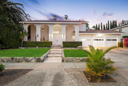 Efrain Fernandez Real Estate Expert image