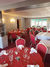 Atmosphère du Restaurant français Restaurant l'Orée de la Forêt à Ver-sur-Launette - n°17