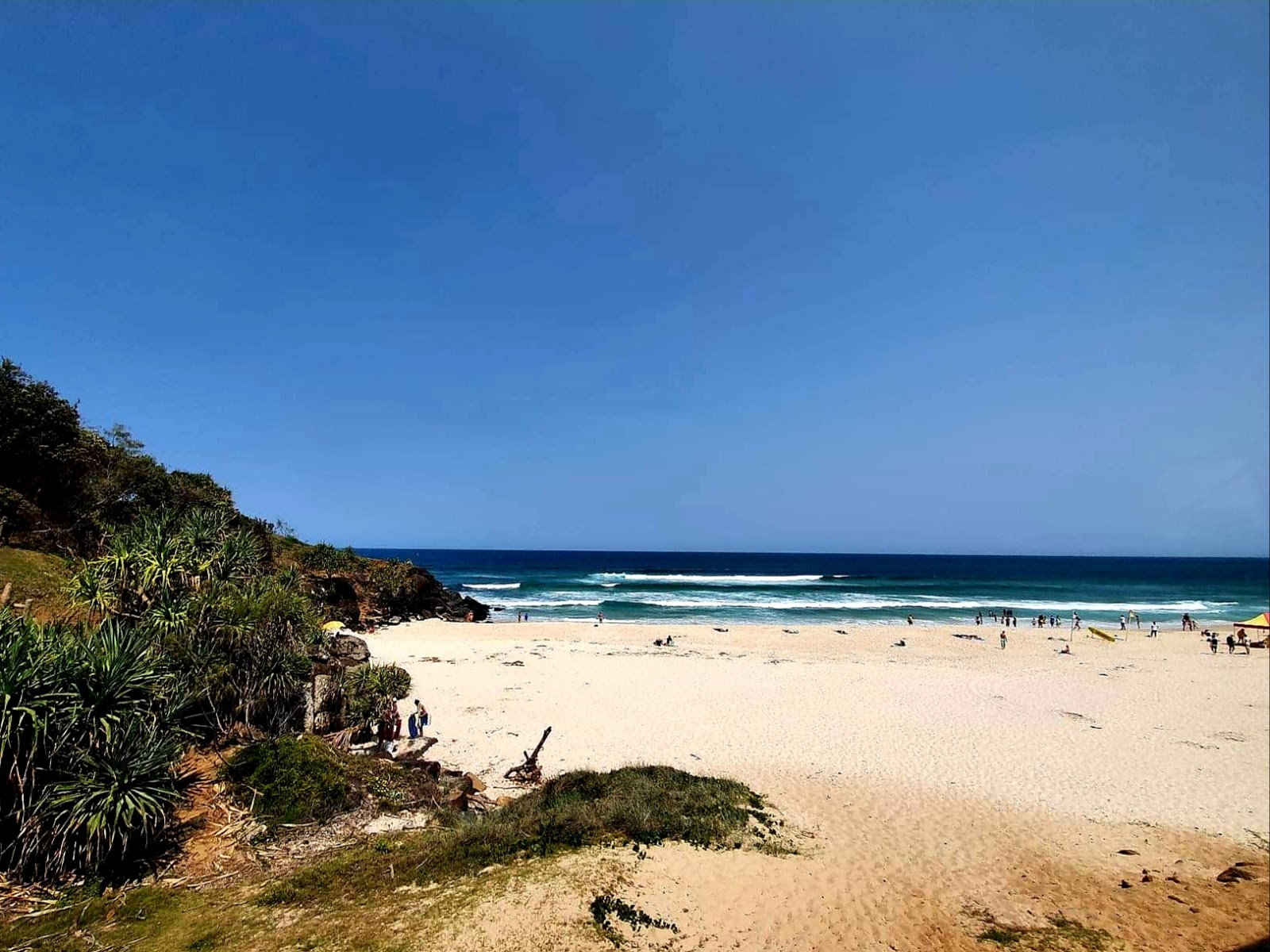 Foto van Ballina Beach omringd door bergen