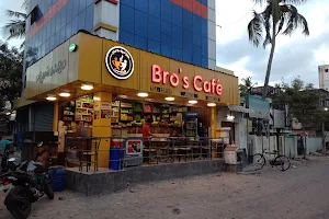 Bro's cafe' image
