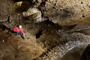 Poole's Cavern image
