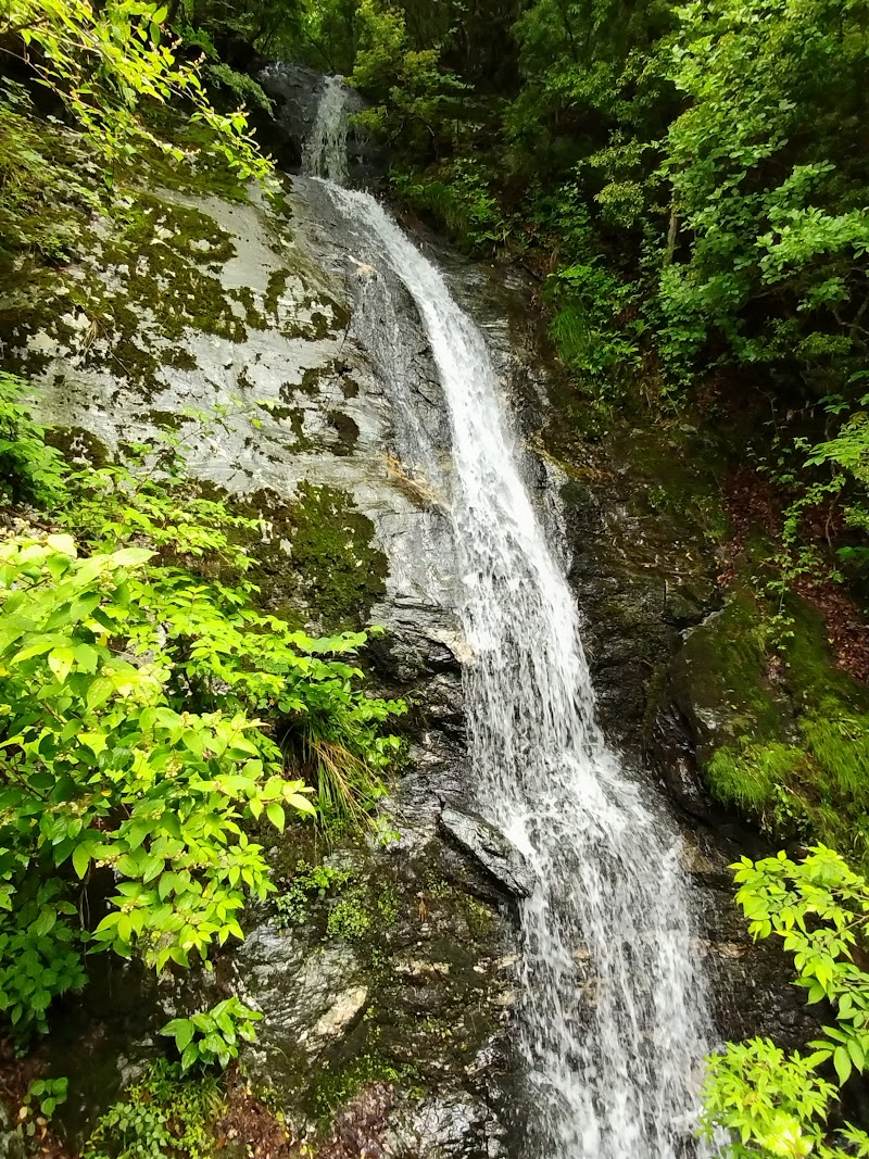 オオナル谷の滝