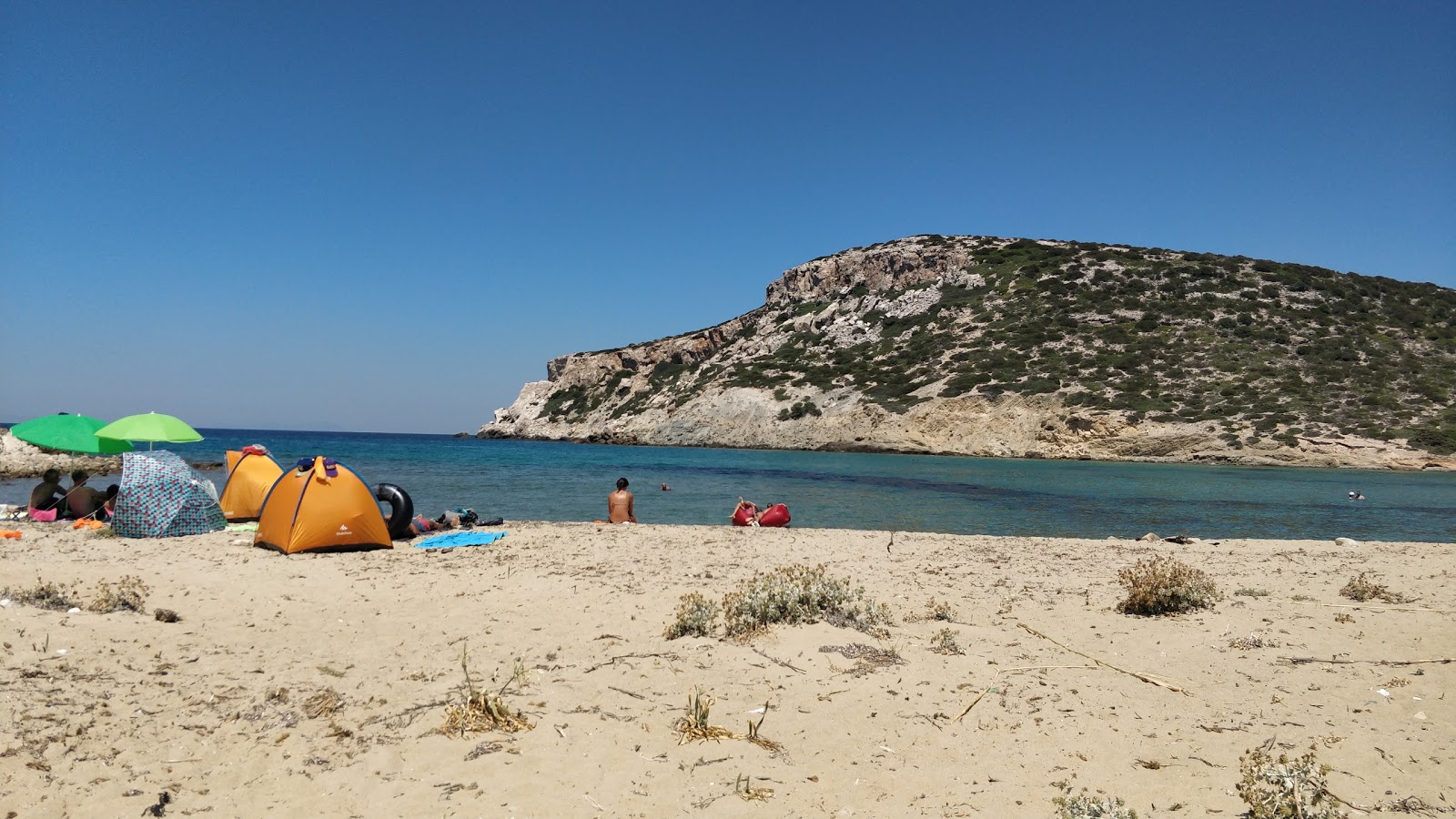 Foto van Livadia beach gelegen in een natuurlijk gebied