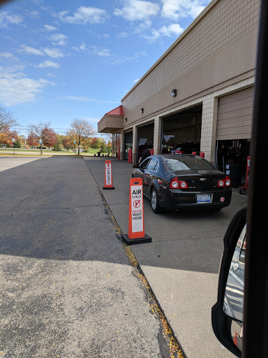 Tire Shop «Discount Tire Store - Macomb Township, MI», reviews and photos, 45105 Tilch Rd, Macomb, MI 48044, USA