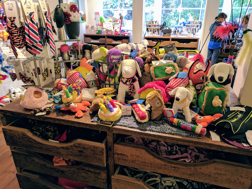 Pet Supply Store «Diggidy Dog», reviews and photos, Ocean Ave & Monte Verde St, Carmel-By-The-Sea, CA 93923, USA